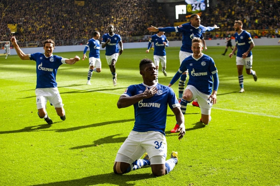 Schalke siegt im Revierderby