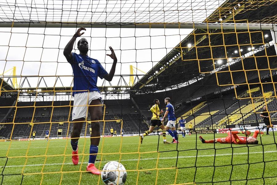 Schalke Keeper Schubert patzt