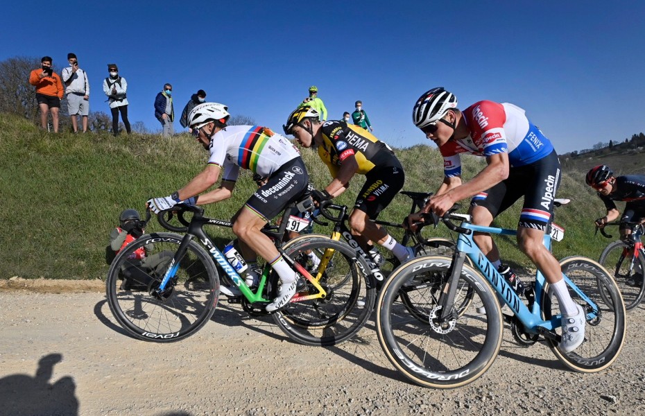 Alaphilippe-Van-Aert-van-der-Poel-Strade-Bianche_Betsson