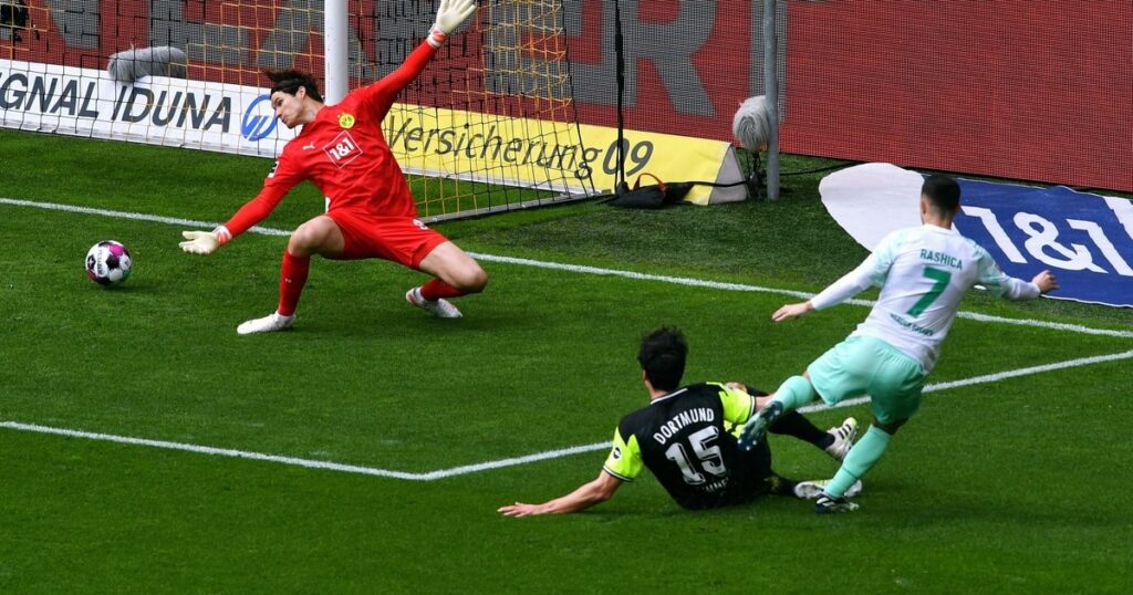 Milot Rashica erzielt ein Tor gegen Dortmund