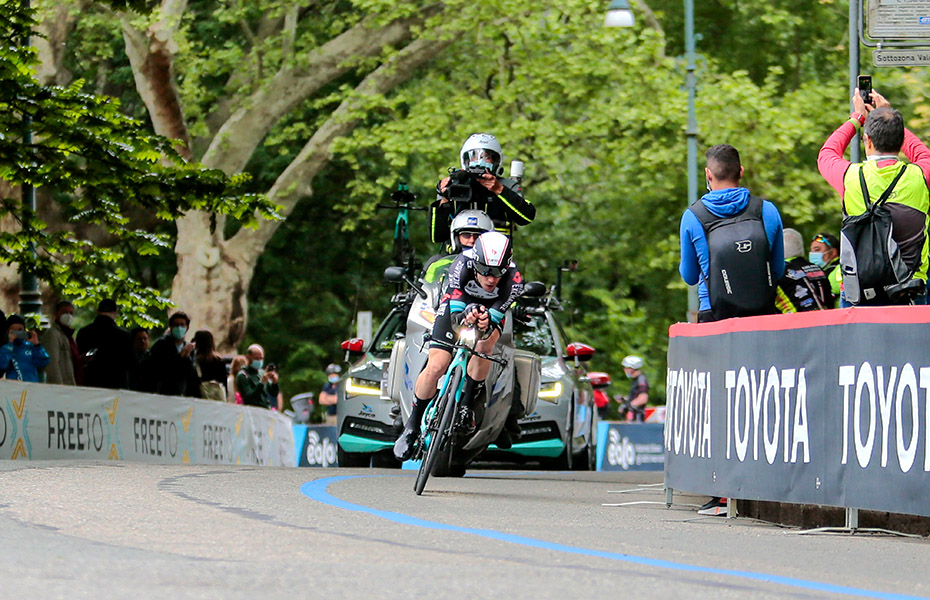 Simon Yates i første etappe av årets Giro d'Italia i Torino, den 8 mai 2021